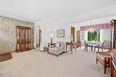 422 W Larkdale Lane W, Mount Prospect, IL 60056 - Photo 7
