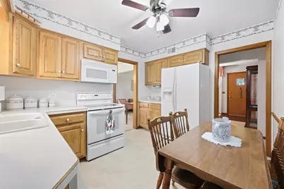 422 W Larkdale Lane W, Mount Prospect, IL 60056 - Photo 3