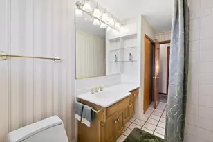 422 W Larkdale Ln, Mount Prospect, IL 60056 - Photo 13