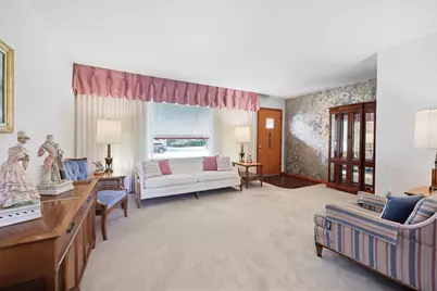 422 W Larkdale Lane W, Mount Prospect, IL 60056 - Photo 5