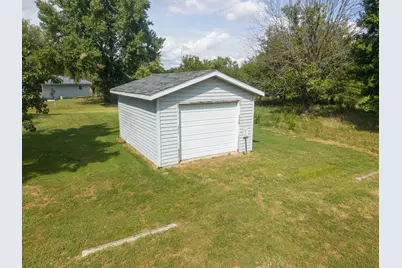 321 Country Club Lane, Centralia, IL 62801 - Photo 57