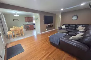 1445 Lantern Ln, Morris, IL 60450 - Photo 5