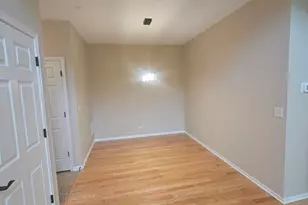 6085 Delaney Dr, Hoffman Estates, IL 60192 - Photo 5