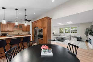 907 E Schirra Dr, Palatine, IL 60074 - Photo 11