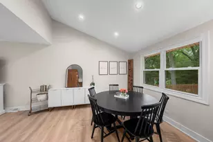 907 E Schirra Dr, Palatine, IL 60074 - Photo 15
