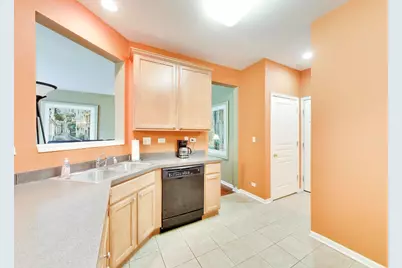 923 Kings Canyon Drive, Streamwood, IL 60107 - Photo 7