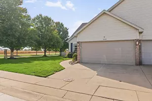 595 Beechwood Ct, Normal, IL 61761 - Photo 37