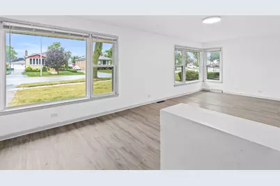 7915 Massasoit Avenue, Burbank, IL 60459 - Photo 3
