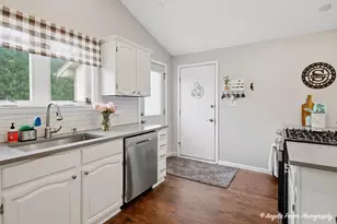 8707 Deer Trail Rd, Spring Grove, IL 60081 - Photo 11