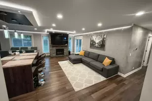 22 Waterbury Ln, Schaumburg, IL 60193 - Photo 9
