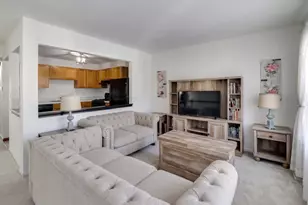 29 N Macgillis Dr, Round Lake, IL 60073 - Photo 3