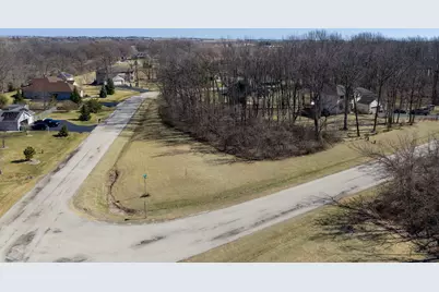 302 Kurt Lane, Kirkland, IL 60146 - Photo 5