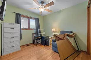 9121 Forest Dr, Hickory Hills, IL 60457 - Photo 9