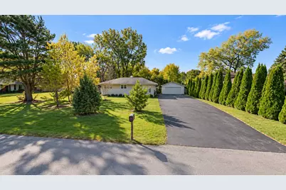 7915 W 101st Place, Palos Hills, IL 60465 - Photo 1