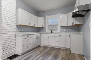 304 W Jackson St, Belvidere, IL 61008 - Photo 5