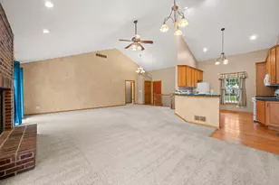 1338 Foxbend Dr, Sycamore, IL 60178 - Photo 11