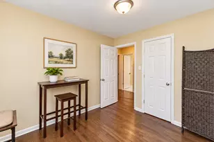 16100 Circle Dr, Markham, IL 60428 - Photo 7