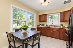 16100 Circle Dr, Markham, IL 60428 - Photo 5