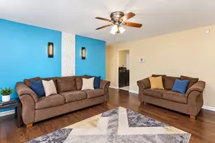 16100 Circle Dr, Markham, IL 60428 - Photo 3