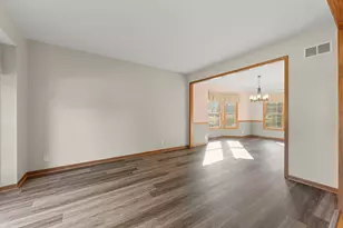 918 Elm St, Sugar Grove, IL 60554 - Photo 3