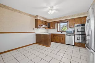 6516 W 84th St, Burbank, IL 60459 - Photo 7