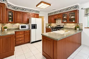 1400 Huntington Dr, Glenview, IL 60025 - Photo 5