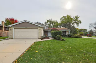 2703 N Brighton Pl, Arlington Heights, IL 60004 - Photo 1