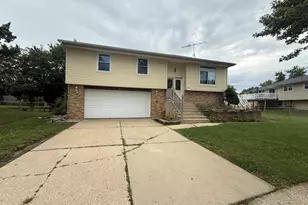 613 Newberry Dr, Streamwood, IL 60107 - Photo 1