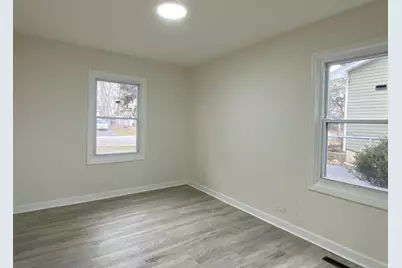 4 E Pine Street, Streamwood, IL 60107 - Photo 9