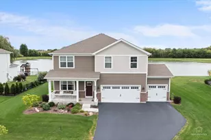 695 Kentshire Cir, Elgin, IL 60124 - Photo 1