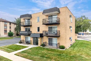 9220 S Kilbourn Ave, Oak Lawn, IL 60453 - Photo 1