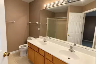 527 Cary Woods Cir, Cary, IL 60013 - Photo 11