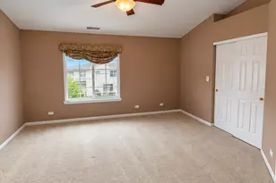 527 Cary Woods Cir, Cary, IL 60013 - Photo 9