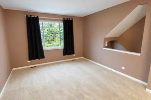 527 Cary Woods Cir, Cary, IL 60013 - Photo 3