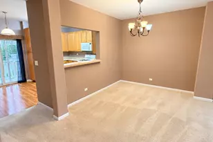 527 Cary Woods Cir, Cary, IL 60013 - Photo 5