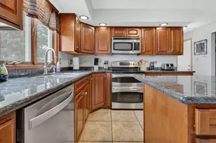 408 S Brookshore Dr, Shorewood, IL 60404 - Photo 11