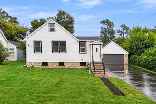 211 N Graylynn Dr, Mount Prospect, IL 60056 - Photo 1