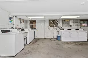 805 W Belle Plaine Ave, Chicago, IL 60613 - Photo 19
