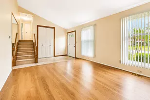 1329 Elm Dr, Schaumburg, IL 60194 - Photo 3
