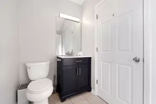 1427 W Superior St, Chicago, IL 60642 - Photo 21