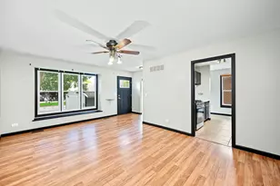 333 Colony Green Dr, Bloomingdale, IL 60108 - Photo 5