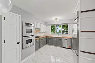 1061 N Smith St, Palatine, IL 60067 - Photo 7