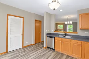 1306 Shamrock Ln, Pingree Grove, IL 60140 - Photo 5