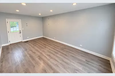 2039 Cherry Avenue, Hanover Park, IL 60133 - Photo 7