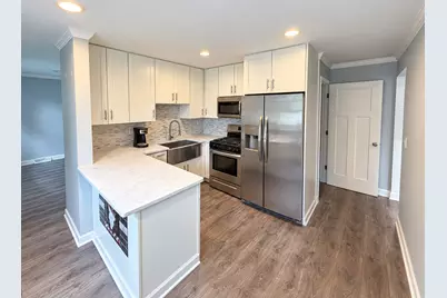 2039 Cherry Avenue, Hanover Park, IL 60133 - Photo 5