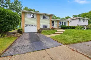 842 S School St, Lombard, IL 60148 - Photo 1