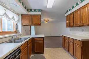 805 S Park Ave, Mendota, IL 61342 - Photo 9