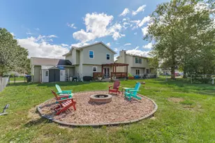 2104 Park Pl Dr, Bloomington, IL 61701 - Photo 35