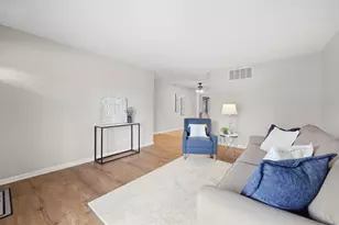 267 Holly Ln, Elk Grove Village, IL 60007 - Photo 3