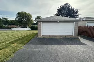 2402 Rohlwing Rd, Rolling Meadows, IL 60008 - Photo 3